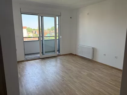 Feješ Klare | 4zida.rs