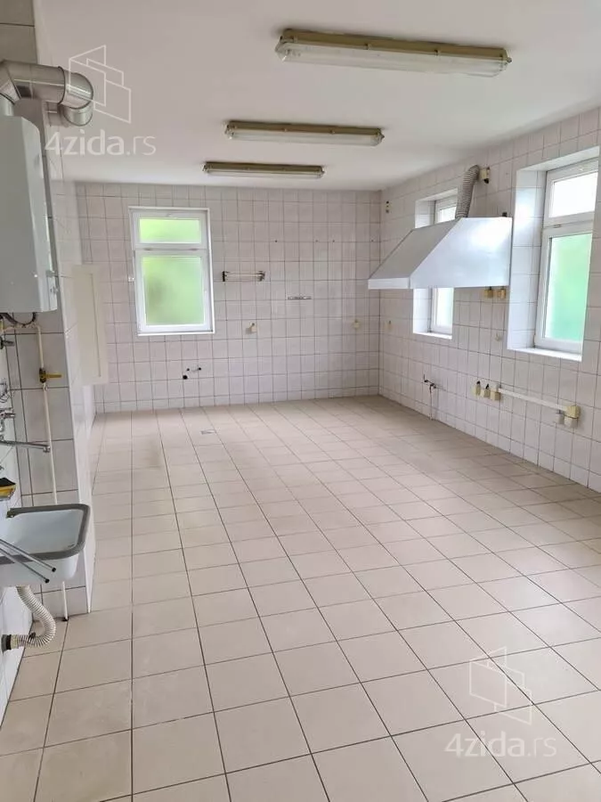 Poslovna zgrada | 4zida