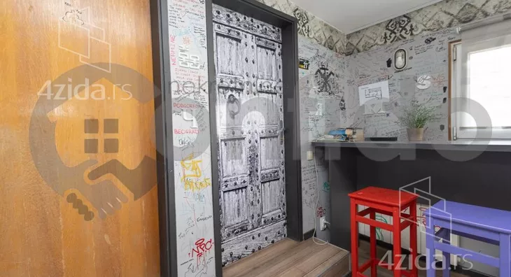 Šestoiposoban stan | 4zida