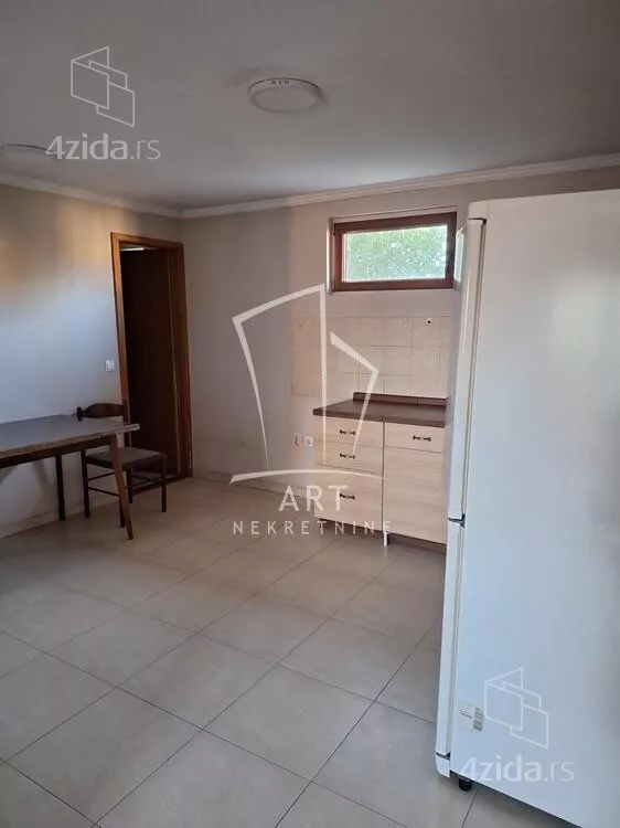 Četvoroiposoban stan | 4zida