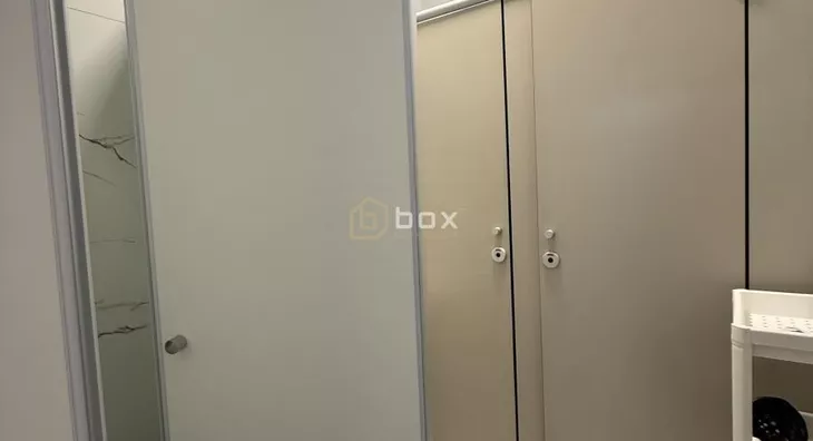 Poslovna zgrada | 4zida