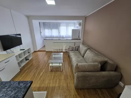 Ustanička | 4zida.rs