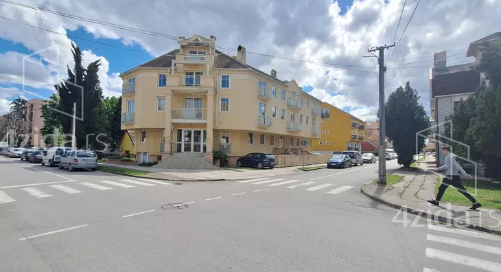 Poslovna zgrada | 4zida