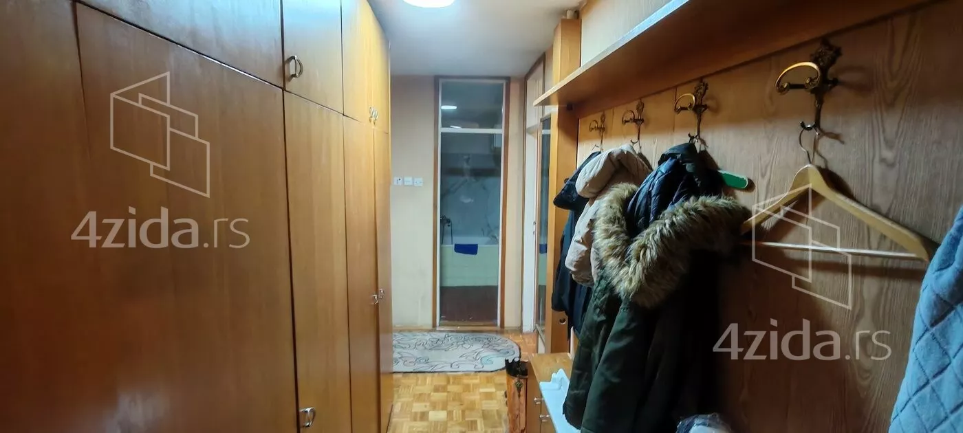 Troiposoban stan | 4zida