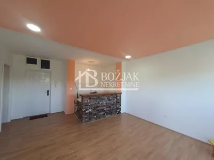Pere Dobrinovića | 4zida.rs