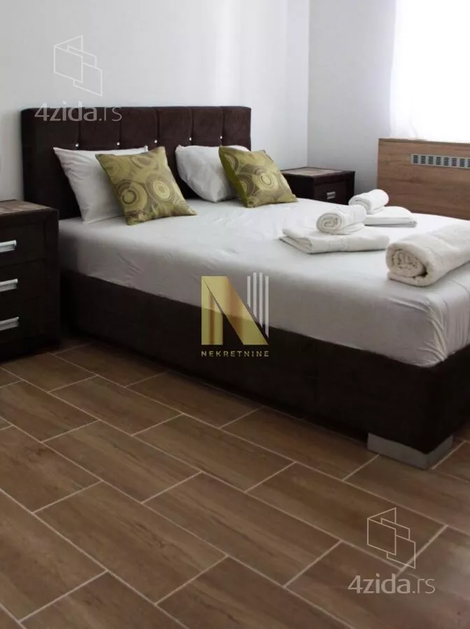 Poslovna zgrada | 4zida