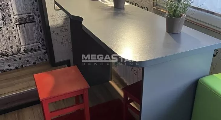 Šestoiposoban stan | 4zida