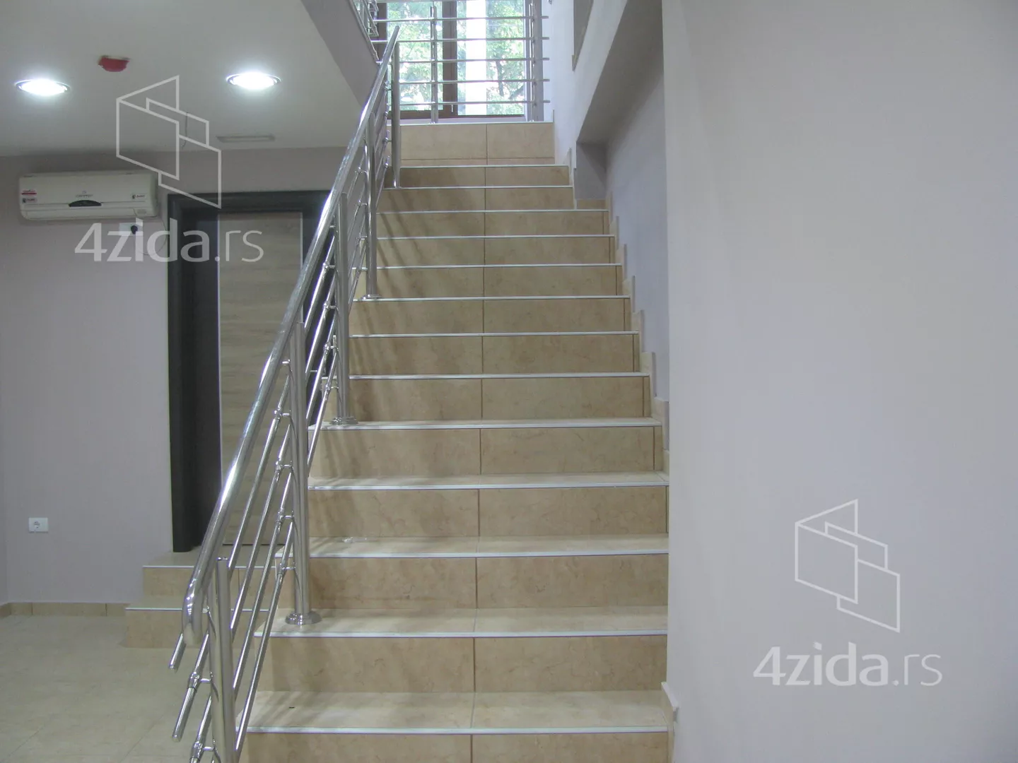 Lokal | 4zida