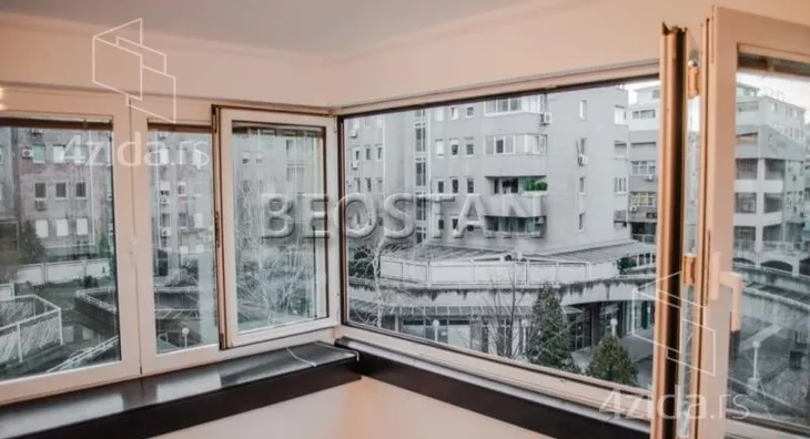 Šestoiposoban stan | 4zida