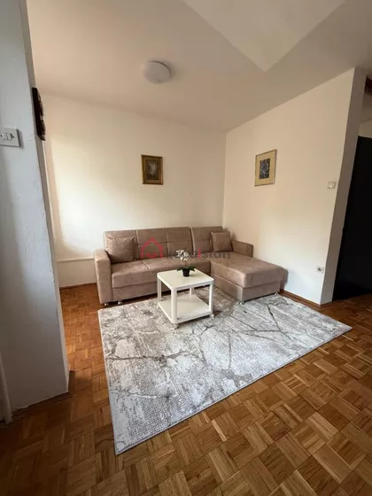 Crveni Krst Vračar | 4zida.rs