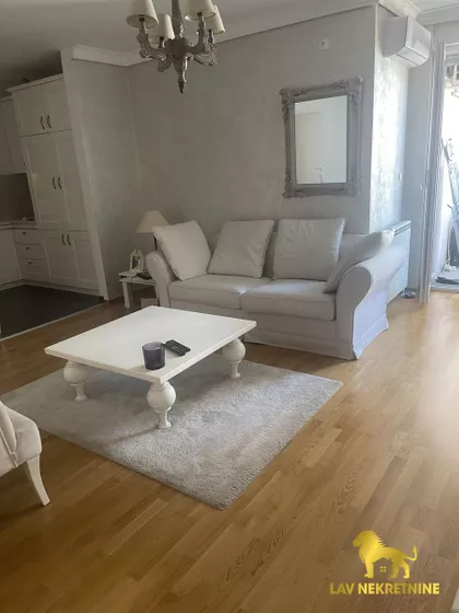 PETRA DRAPŠINA | 4zida.rs