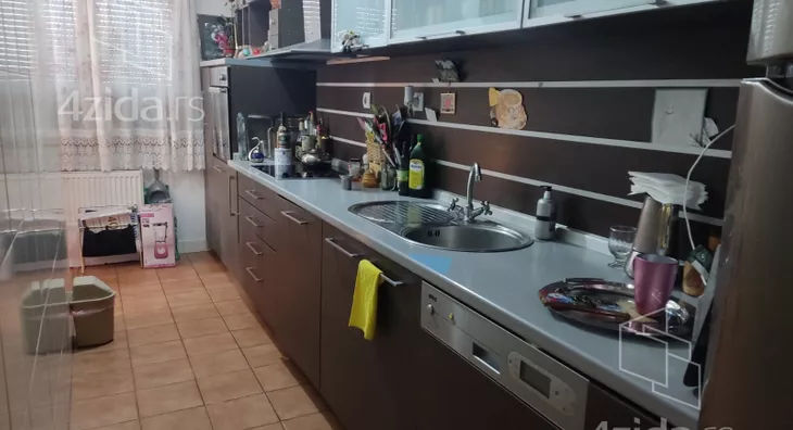 Četvoroiposoban stan | 4zida