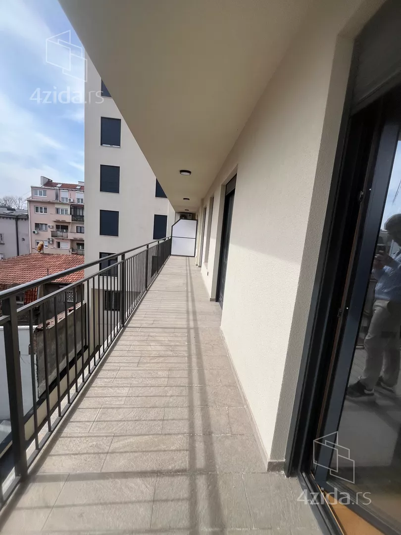 Petosoban stan | 4zida