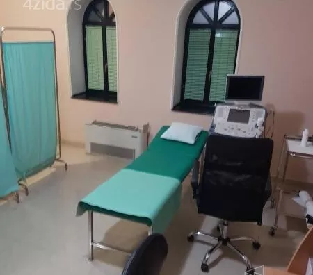 Poslovna zgrada | 4zida