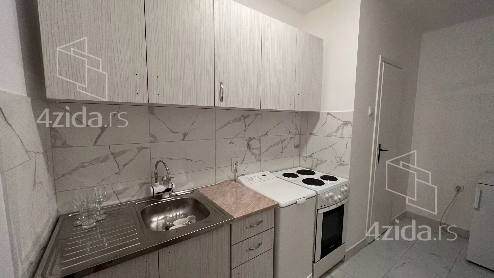 Jednoiposoban stan | 4zida