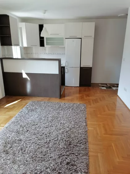 Dušana Sretenovića 8 | 4zida.rs