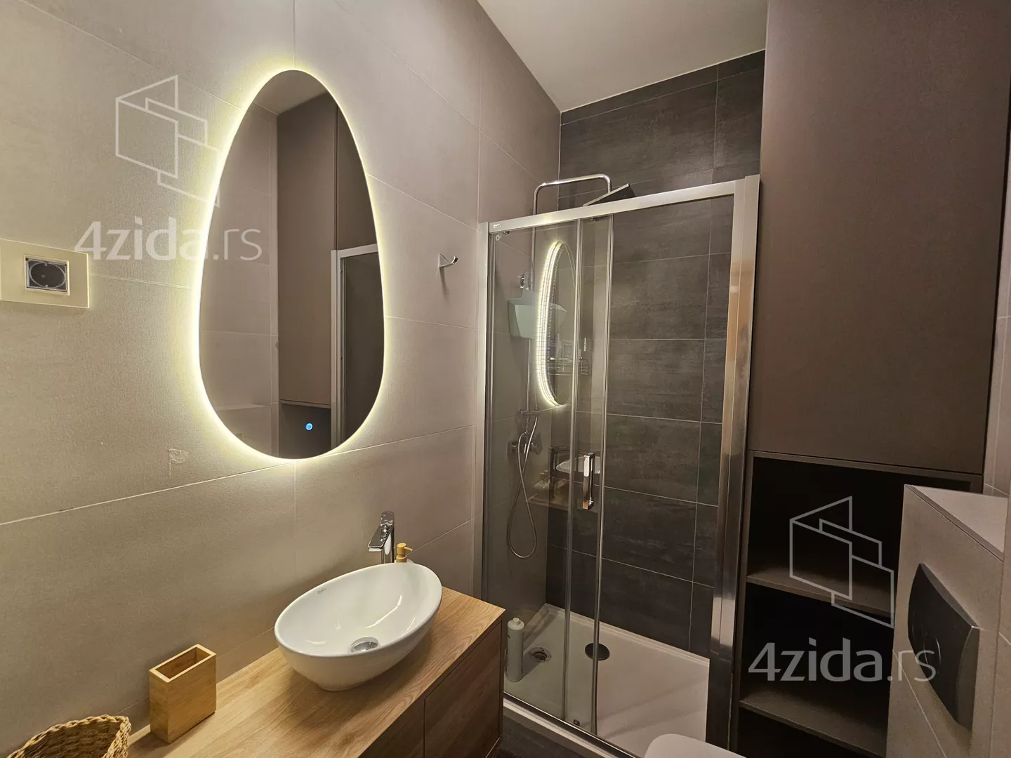 Četvoroiposoban stan | 4zida