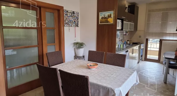 Petosoban stan | 4zida