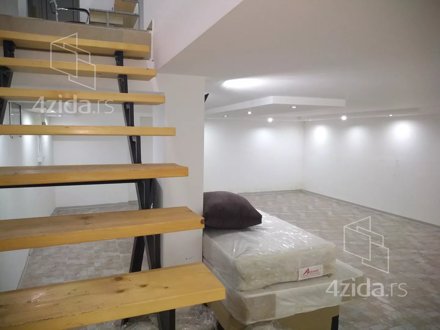 Lokal | 4zida