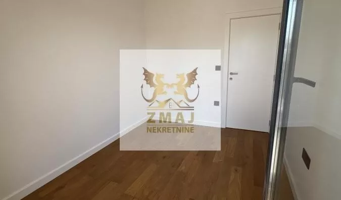 Šestosoban stan | 4zida