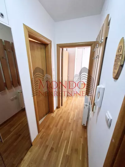 Crveni Pevac | 4zida.rs