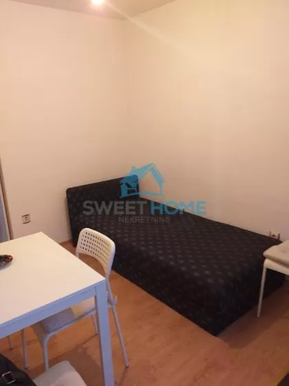 Jovana Popovića | 4zida.rs