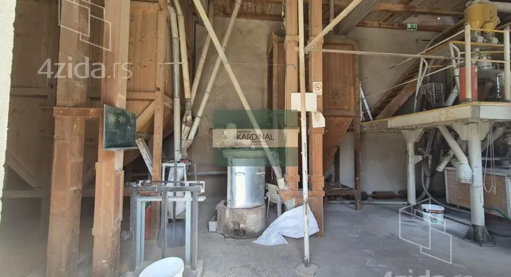 Poslovna zgrada | 4zida