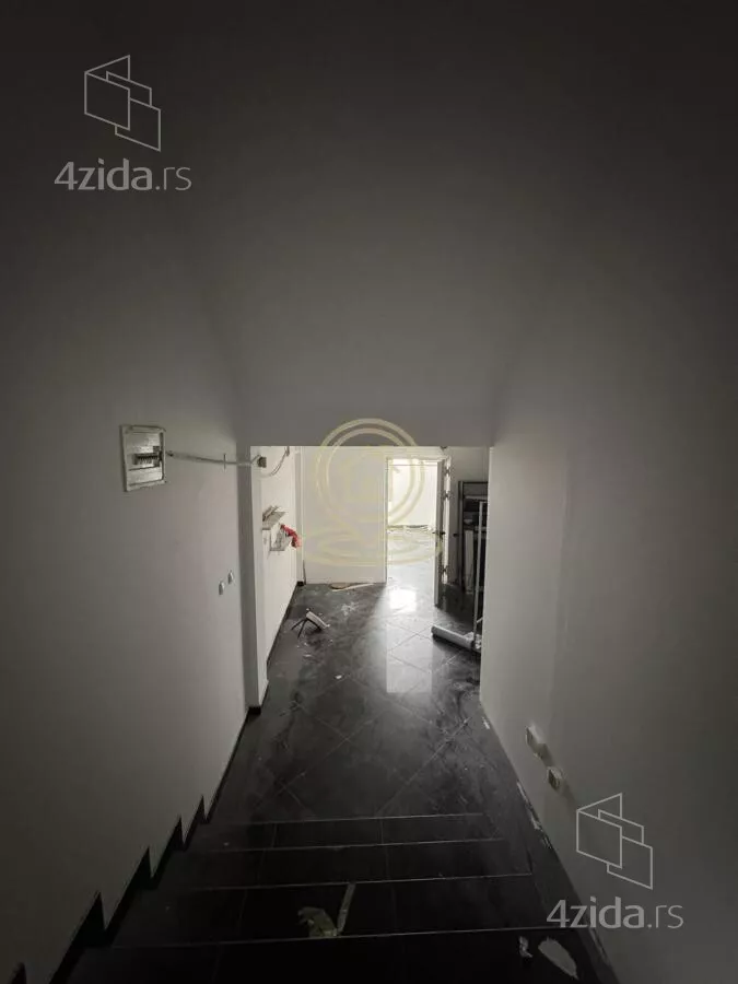 Lokal | 4zida