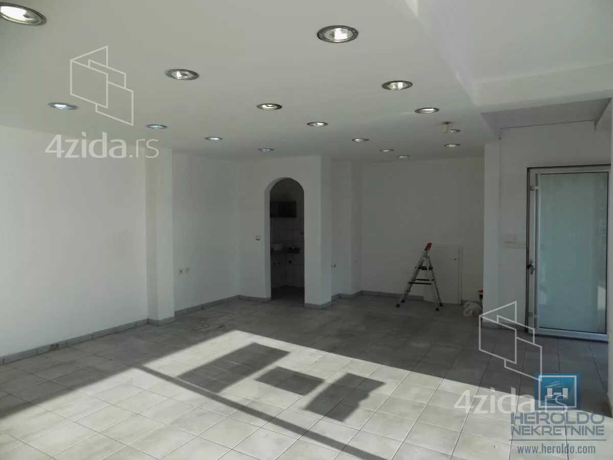 Lokal | 4zida