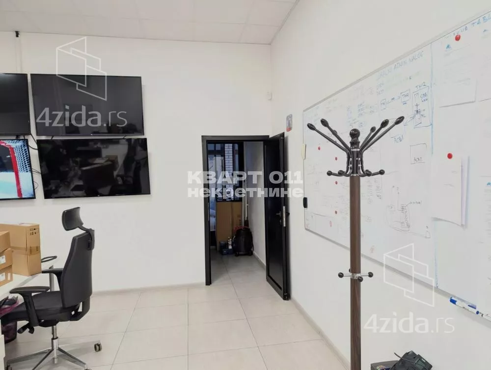 Poslovna zgrada | 4zida