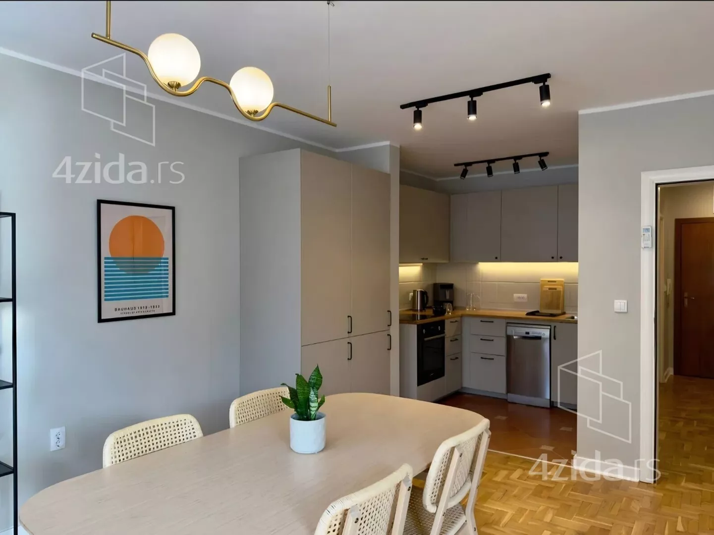 Troiposoban stan | 4zida