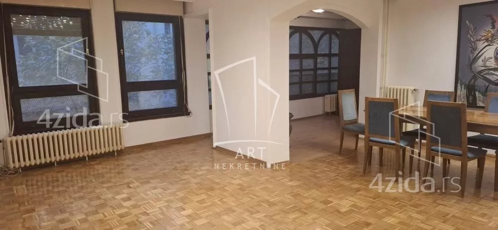 Četvoroiposoban stan | 4zida