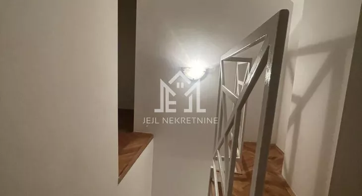Šestosoban stan | 4zida