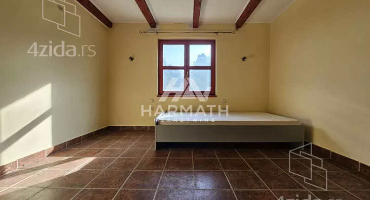 Poslovna zgrada | 4zida