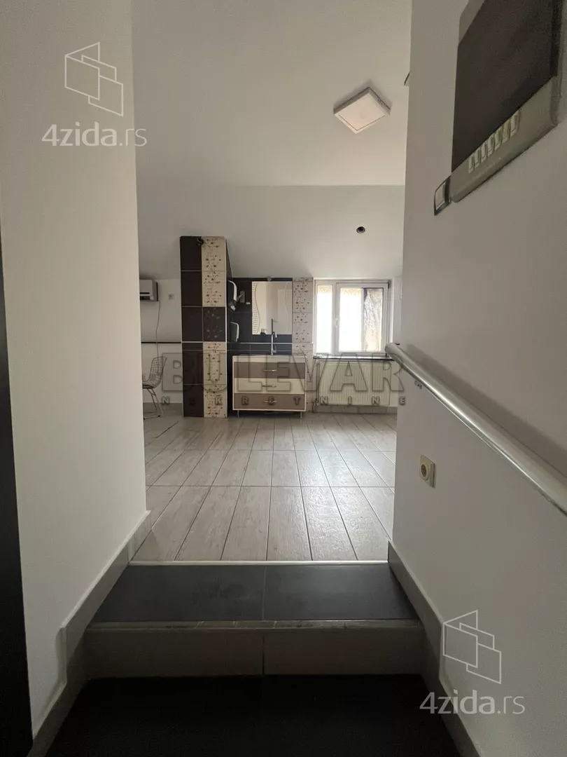 Lokal | 4zida