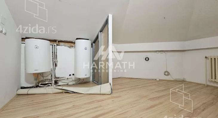 Poslovna zgrada | 4zida