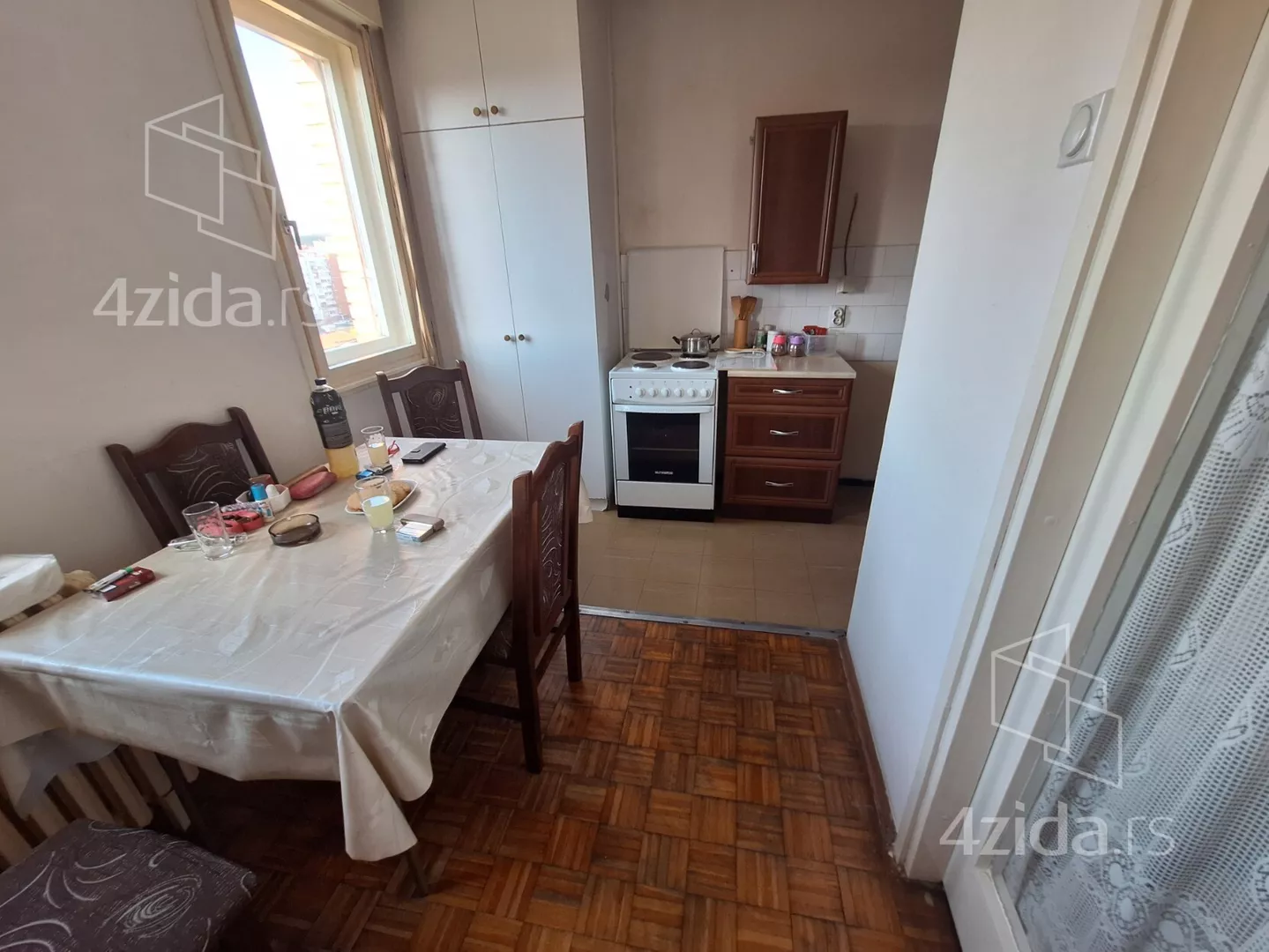Troiposoban stan | 4zida
