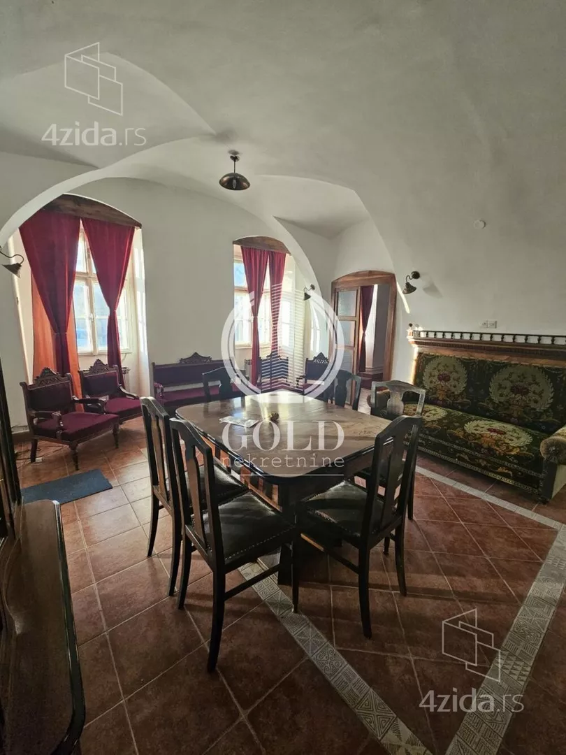 Šestoiposoban stan | 4zida