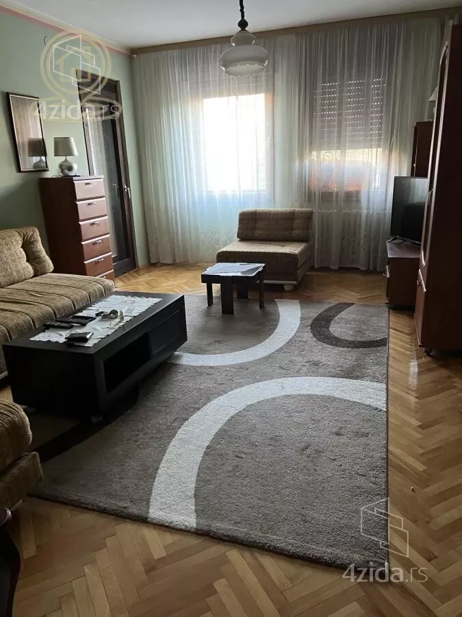 Četvoroiposoban stan | 4zida