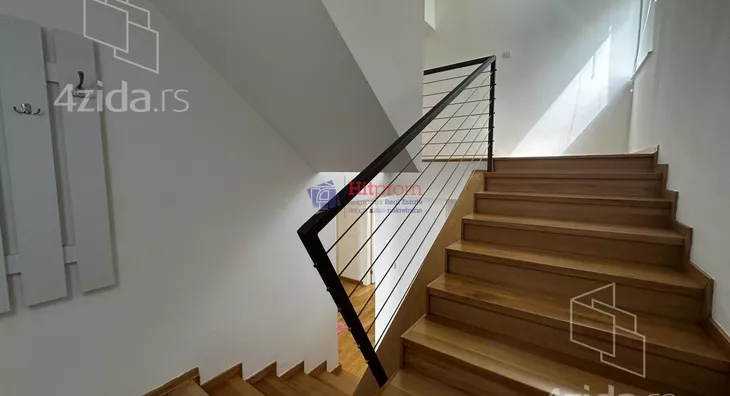 Šestosoban stan | 4zida