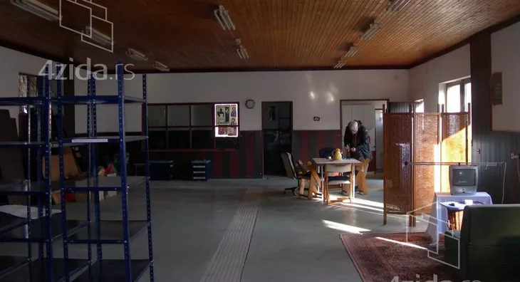 Poslovna zgrada | 4zida