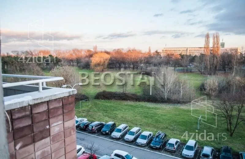 Šestoiposoban stan | 4zida