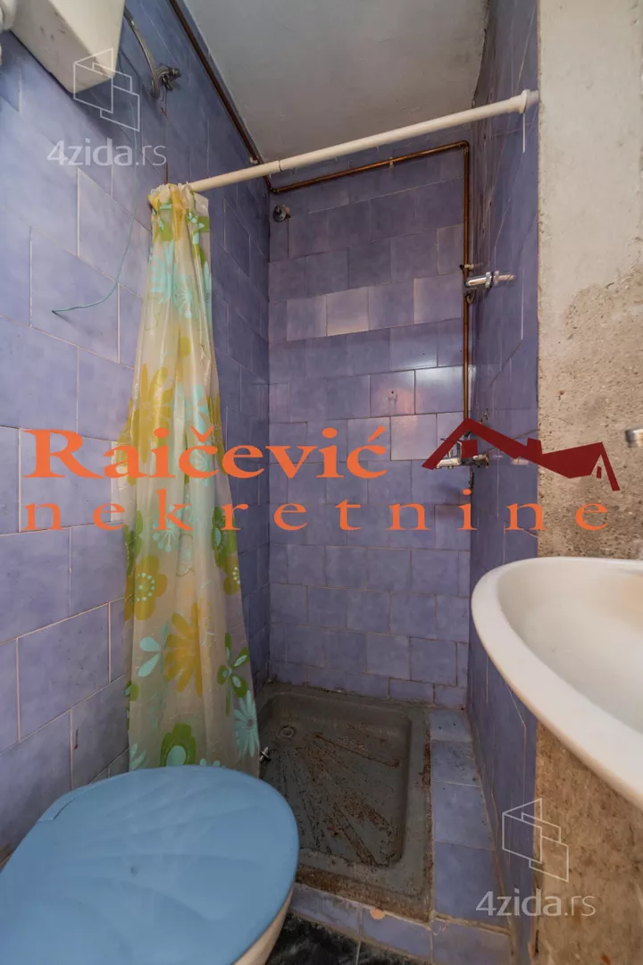 Četvoroiposoban stan | 4zida