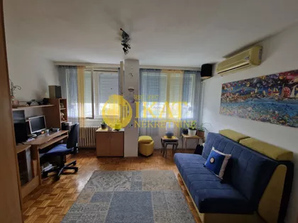 Ustanička | 4zida.rs