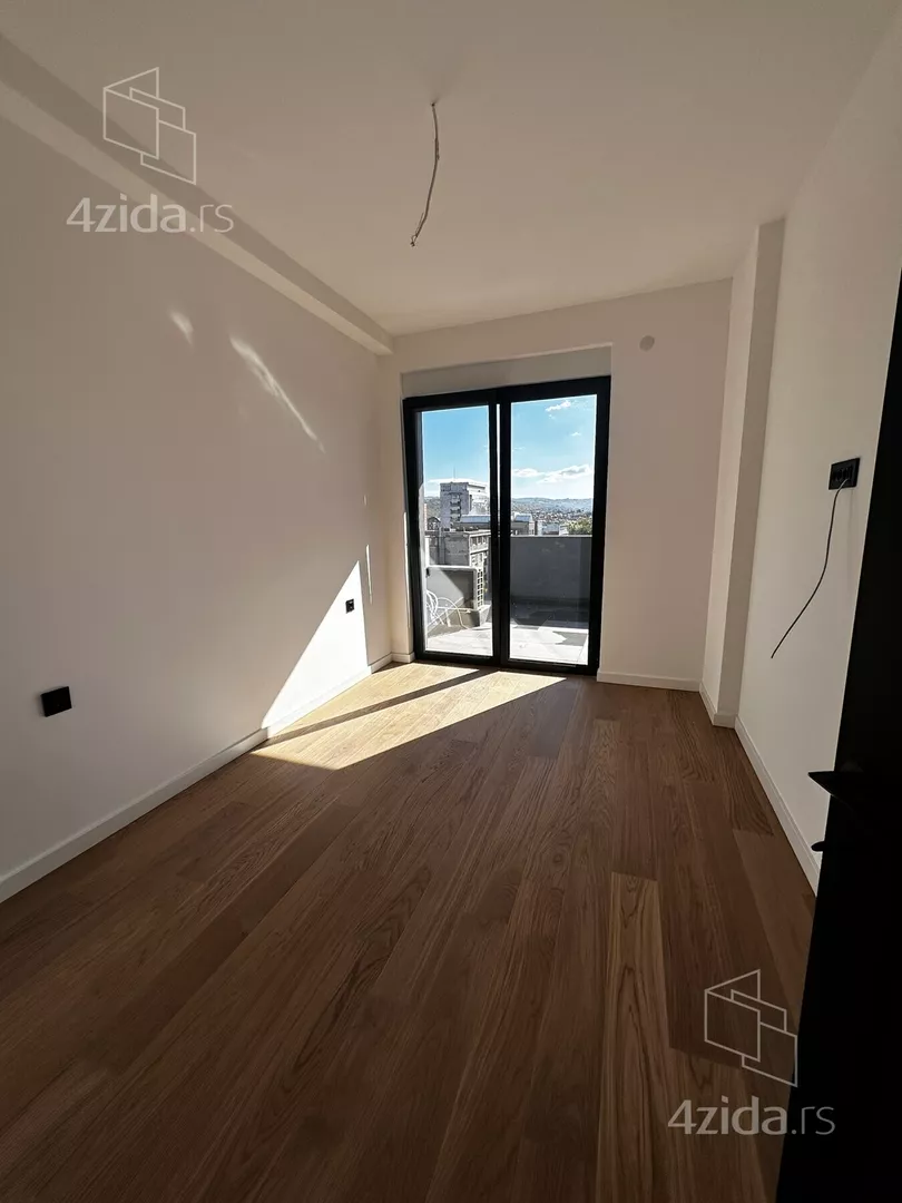 Šestosoban stan | 4zida