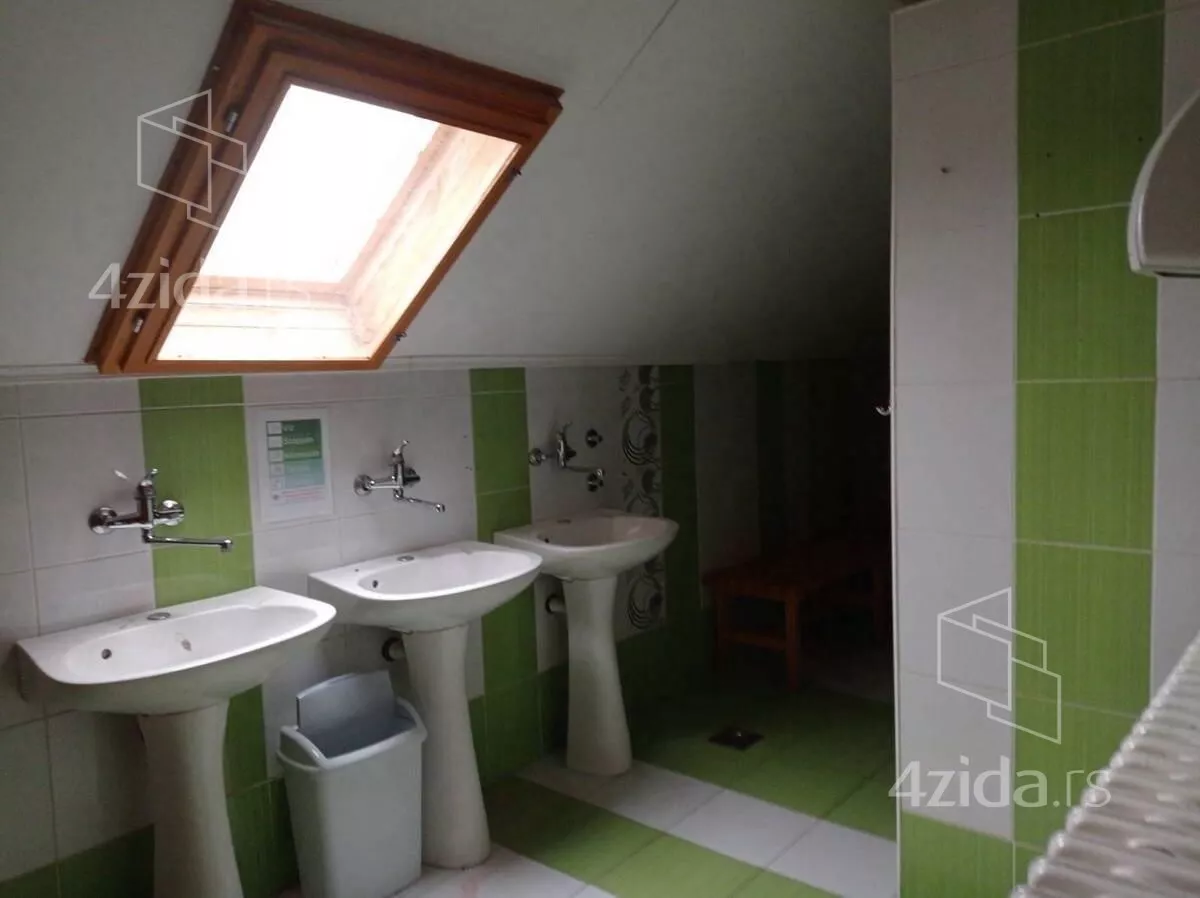 Poslovna zgrada | 4zida