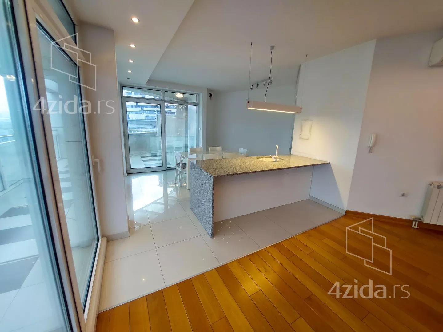 Petosoban stan | 4zida