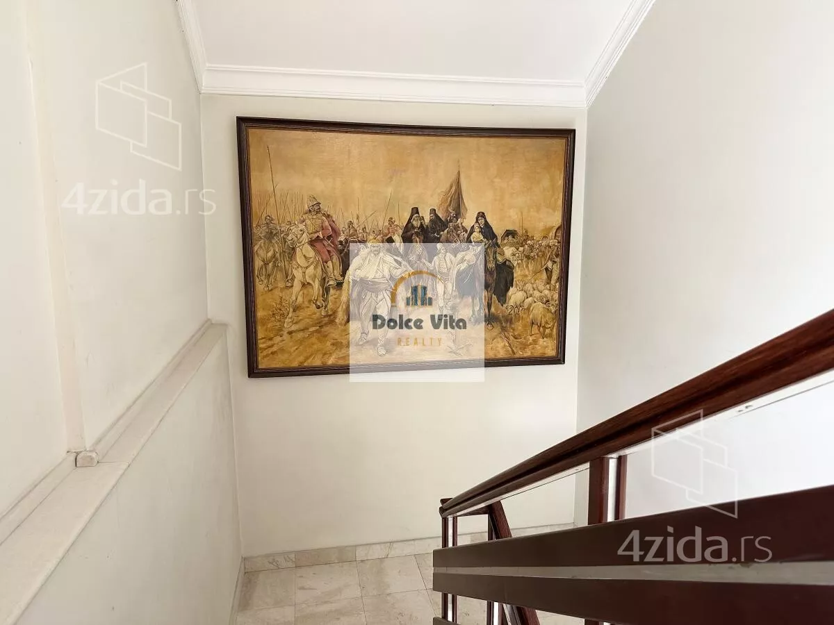 Šestosoban stan | 4zida