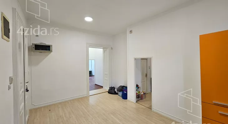 Trosoban stan za izdavanje, Korzo 15, 300€, 70m² - stampaj