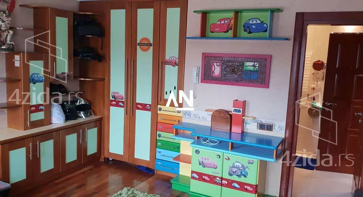 Petosoban stan | 4zida